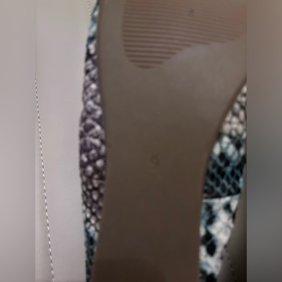 Wanted snakeskin print flats size 9 - Picture 3 of 4